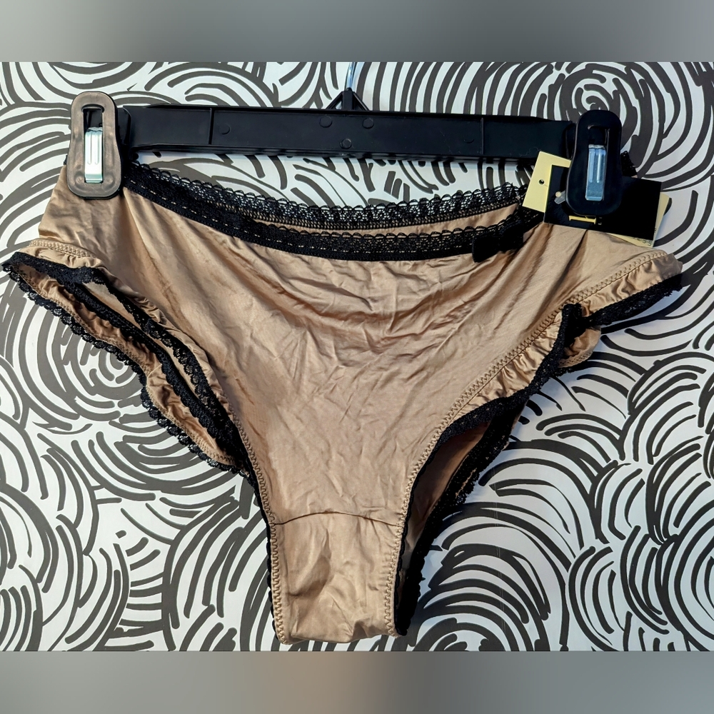 Huit Shorty Panty Black & Tan Medium